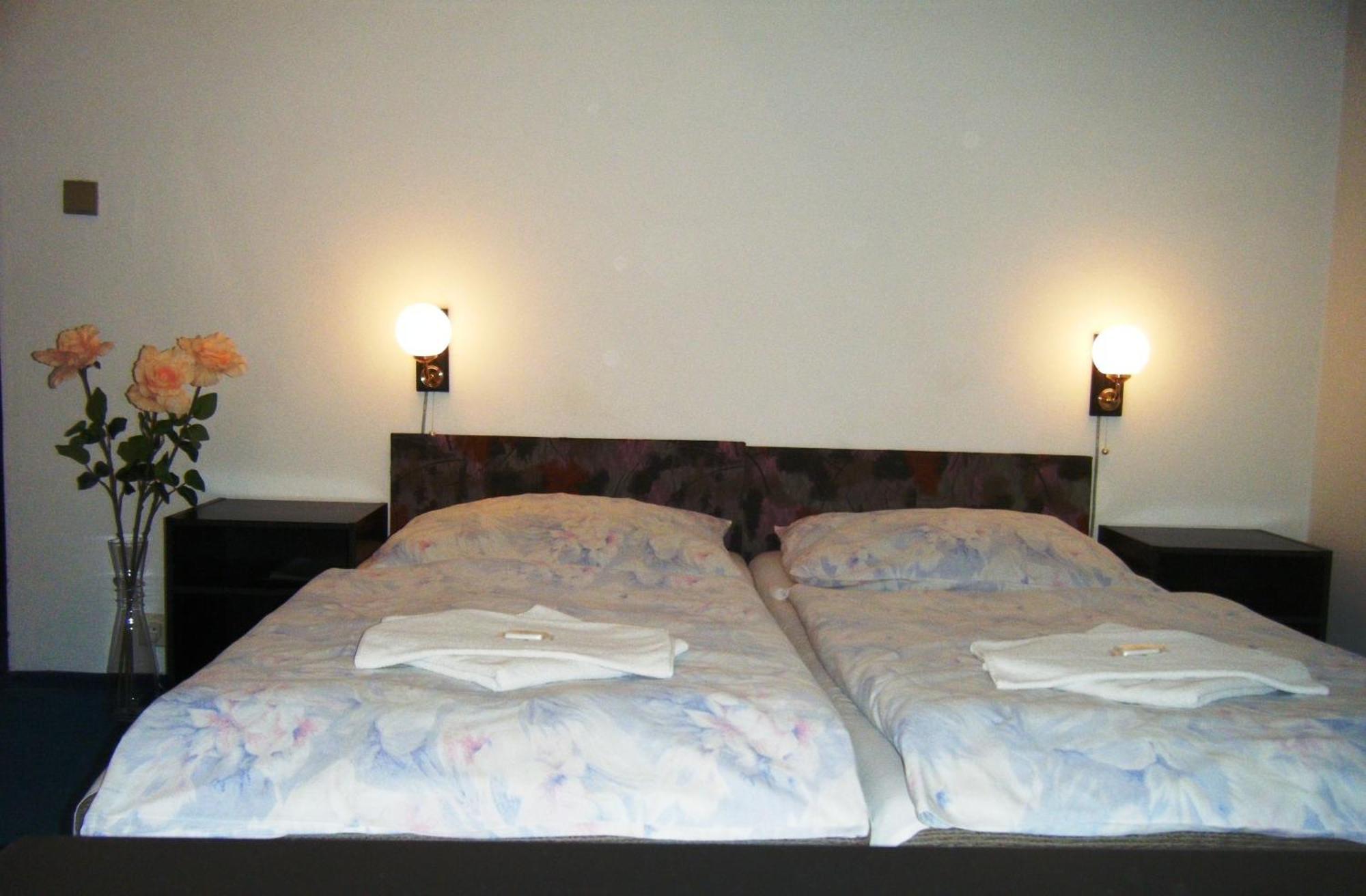 Hotel Parkan Prachatice Oda fotoğraf