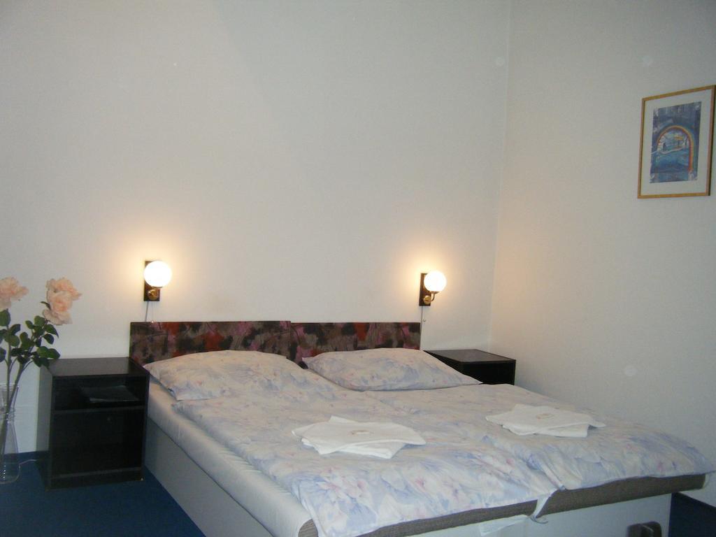 Hotel Parkan Prachatice Oda fotoğraf